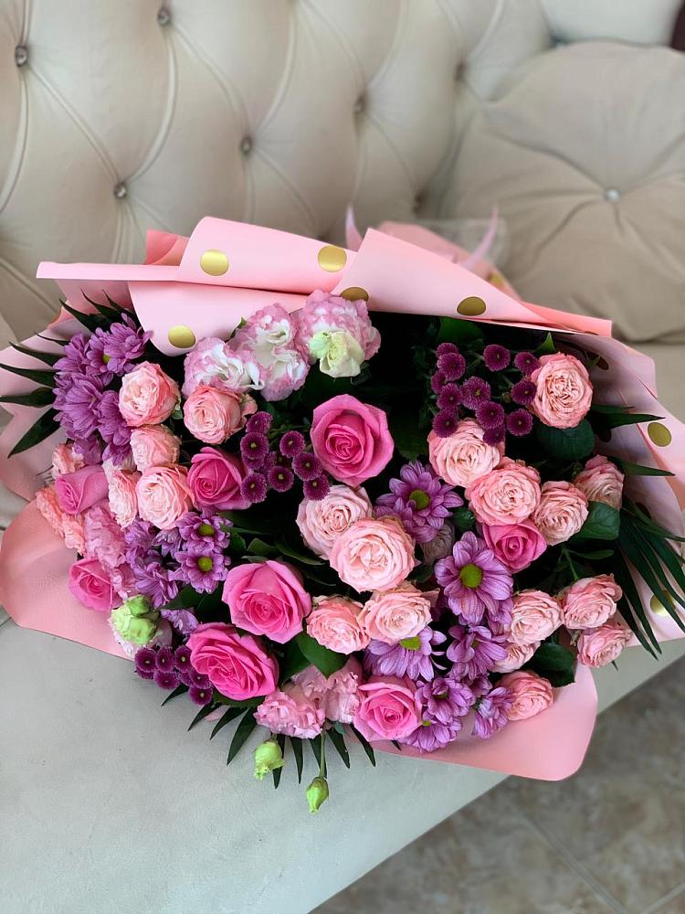 Букет цветов из: Хризантемы, Розы и Лизиантусы в Каякенте