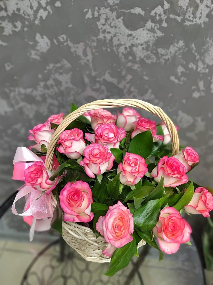 Цветочная композиция из Розы в корзине в Каякенте