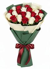 Букет Микс из красных и белых роз в Каякенте