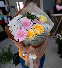 Букет цветов из:  Герберы, Розы и Хризантемы в Каякенте