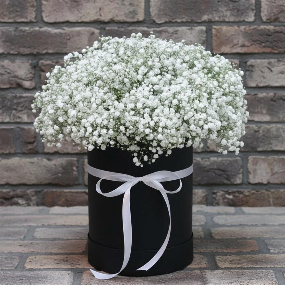 Цветочная композиция из Гипсофила в шляпной коробке в Каякенте