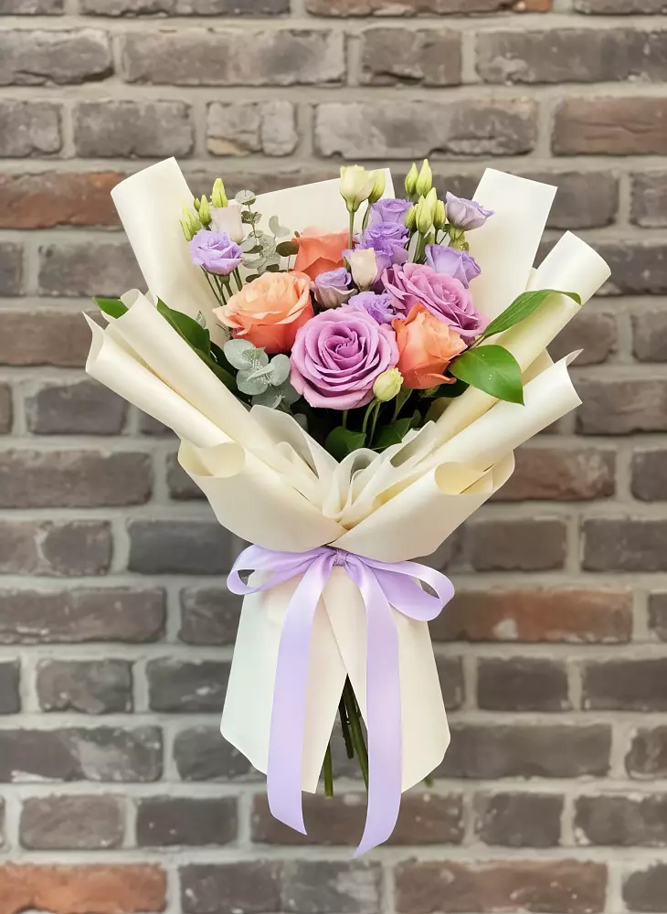 Букет цветов из: Лизиантусы и Розы в Каякенте