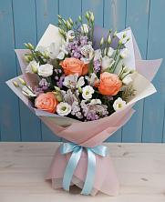 Букет цветов из:  Лизиантусы, Розы, Альстромерии и Гипсофила в Каякенте