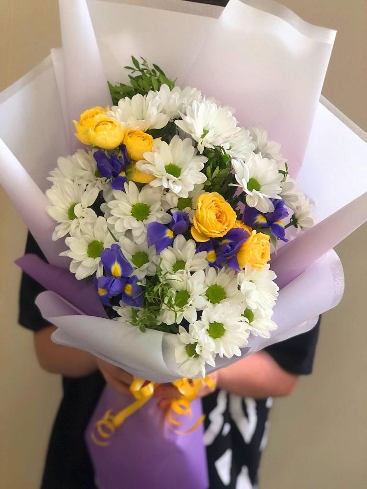 Букет цветов из: Ирисы, Хризантемы и Розы в Каякенте