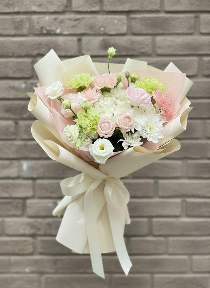 Букет цветов из: Гвоздики, Розы, Лизиантусы и Хризантемы в Каякенте