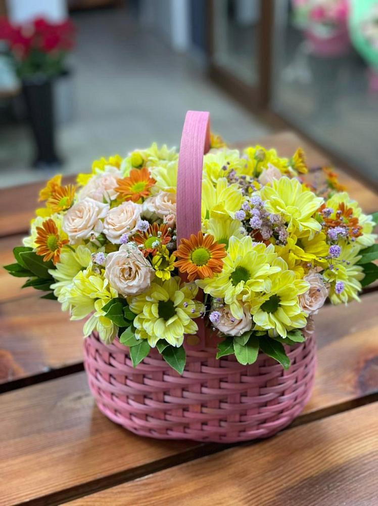 Цветочная композиция из Хризантемы и Розы в корзине в Каякенте