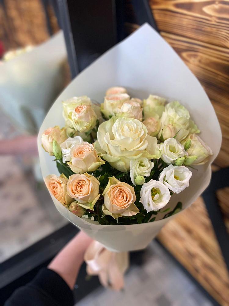 Букет цветов из: Розы и Лизиантусы в Каякенте